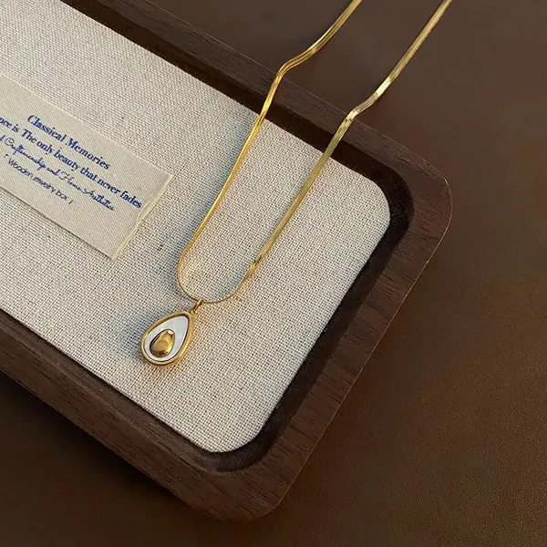 Gold_Avacado_Pendants_For_Women